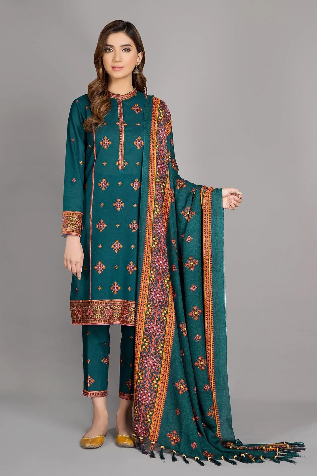 Kayseria Unstitched Winter Linen Embroidered Suit 3 Piece WC527